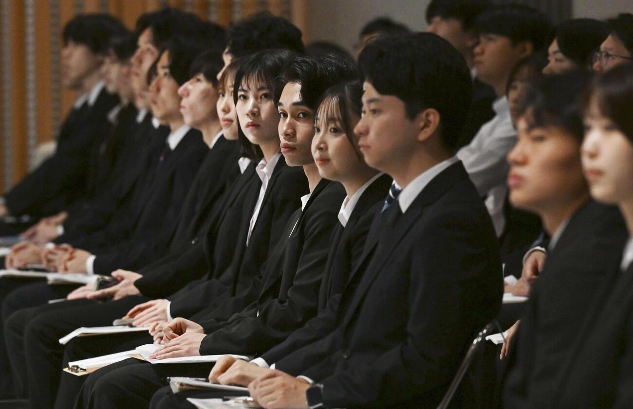 2027年4月入社の新入社員を対象とするNECの内定式＝1日午前、川崎市（共同）