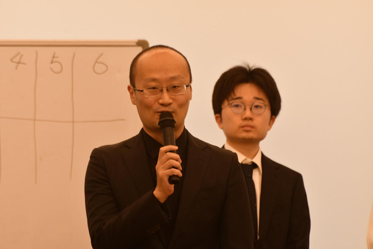 全身黒ずくめのいでたちでS6に立ち向かう「魔王」渡辺明九段
