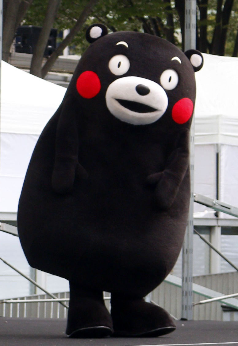ステージに登場した「くまモン」(共同)