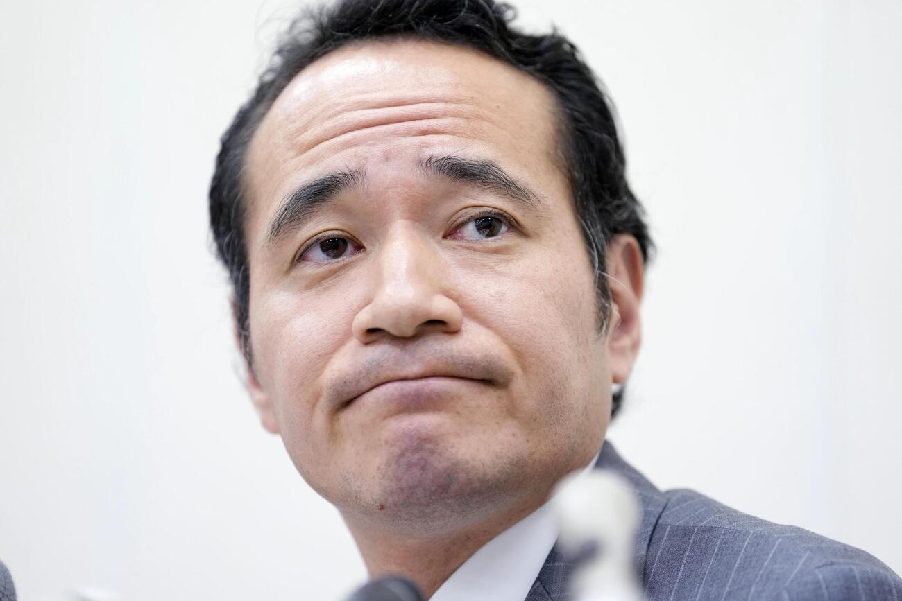 国会内で記者会見する簗農相。衆院選で自身を応援しなかった首長がいる自治体の道路予算を大幅にカットしたと発言していたことを認めた＝2日午後（共同）