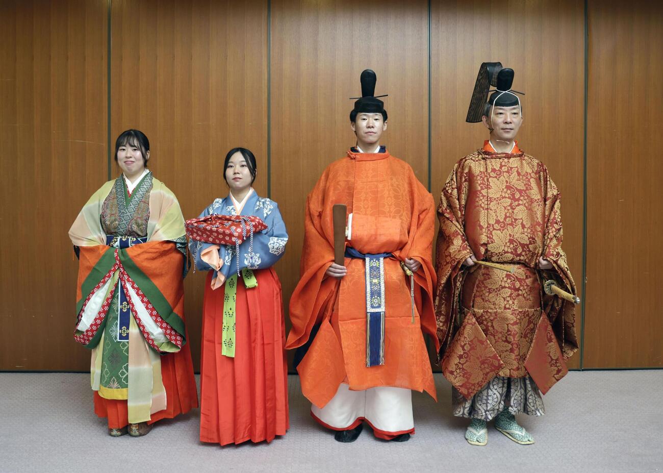 時代祭を前に公開された長束正家（右端）、小野小町（左端）などの衣装＝5日午前、京都市左京区(共同)