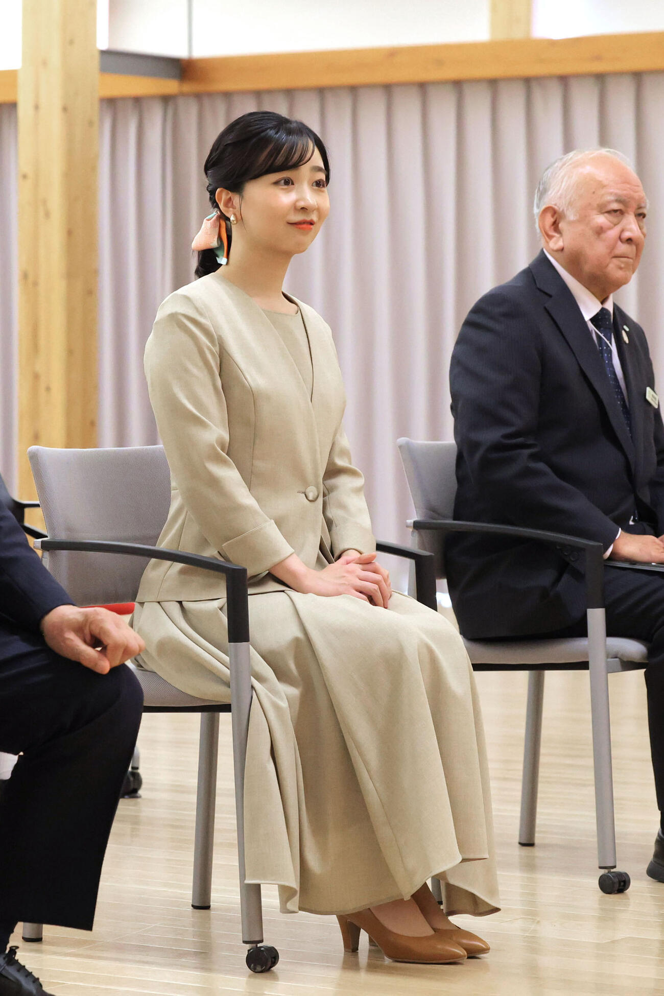 和知人形浄瑠璃を鑑賞される佳子さま＝6日午後、京都府京丹波町（代表撮影）(共同)