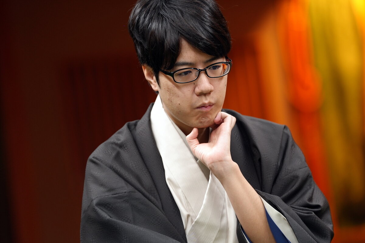 初の2日制7番勝負に挑む服部慎一郎七段（日本将棋連盟提供）