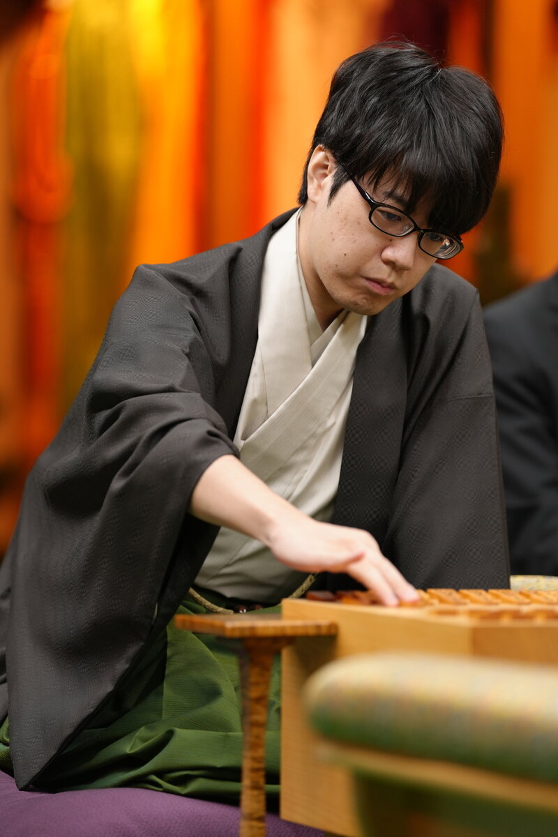 初の2日制7番勝負に挑む服部慎一郎七段（日本将棋連盟提供）