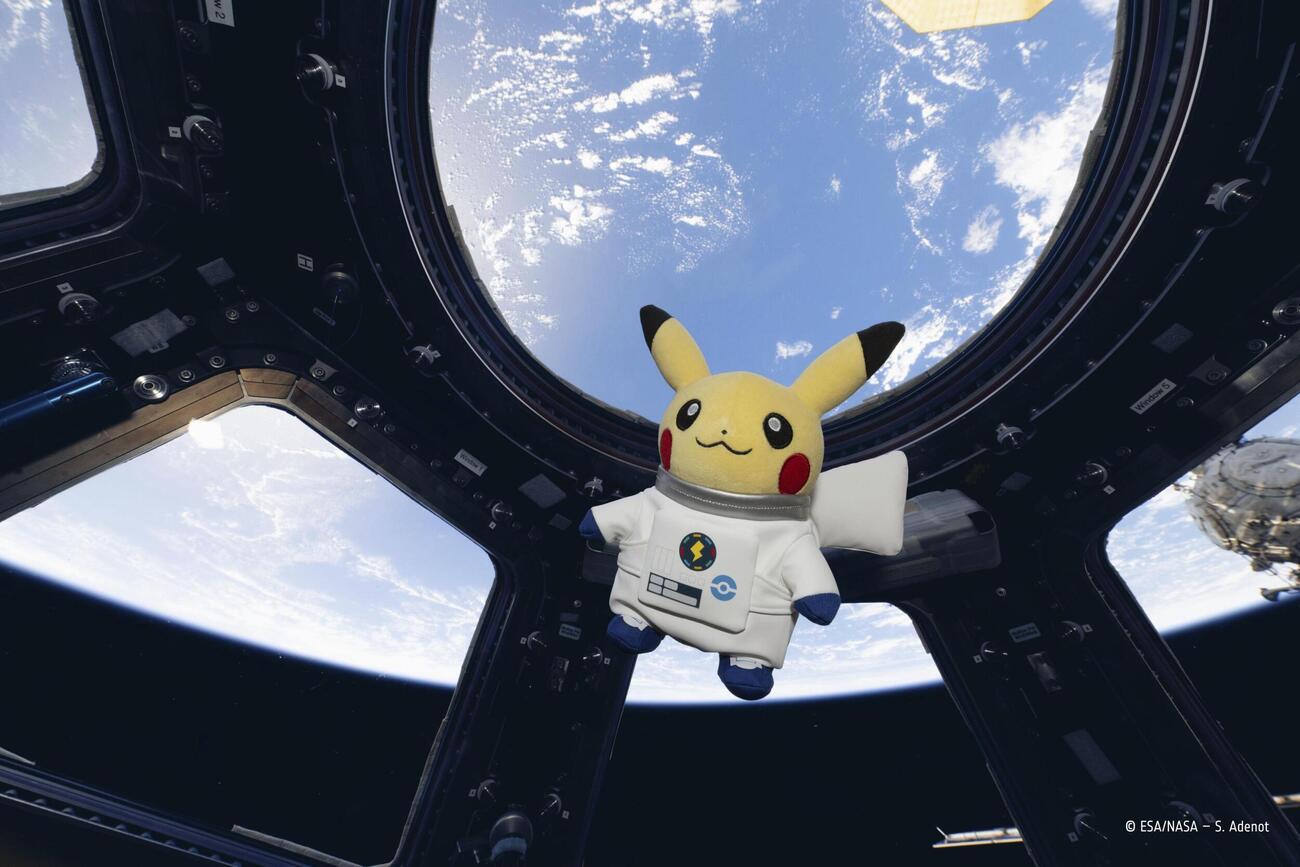 国際宇宙ステーションに滞在するピカチュウ（ESAのXから、共同）