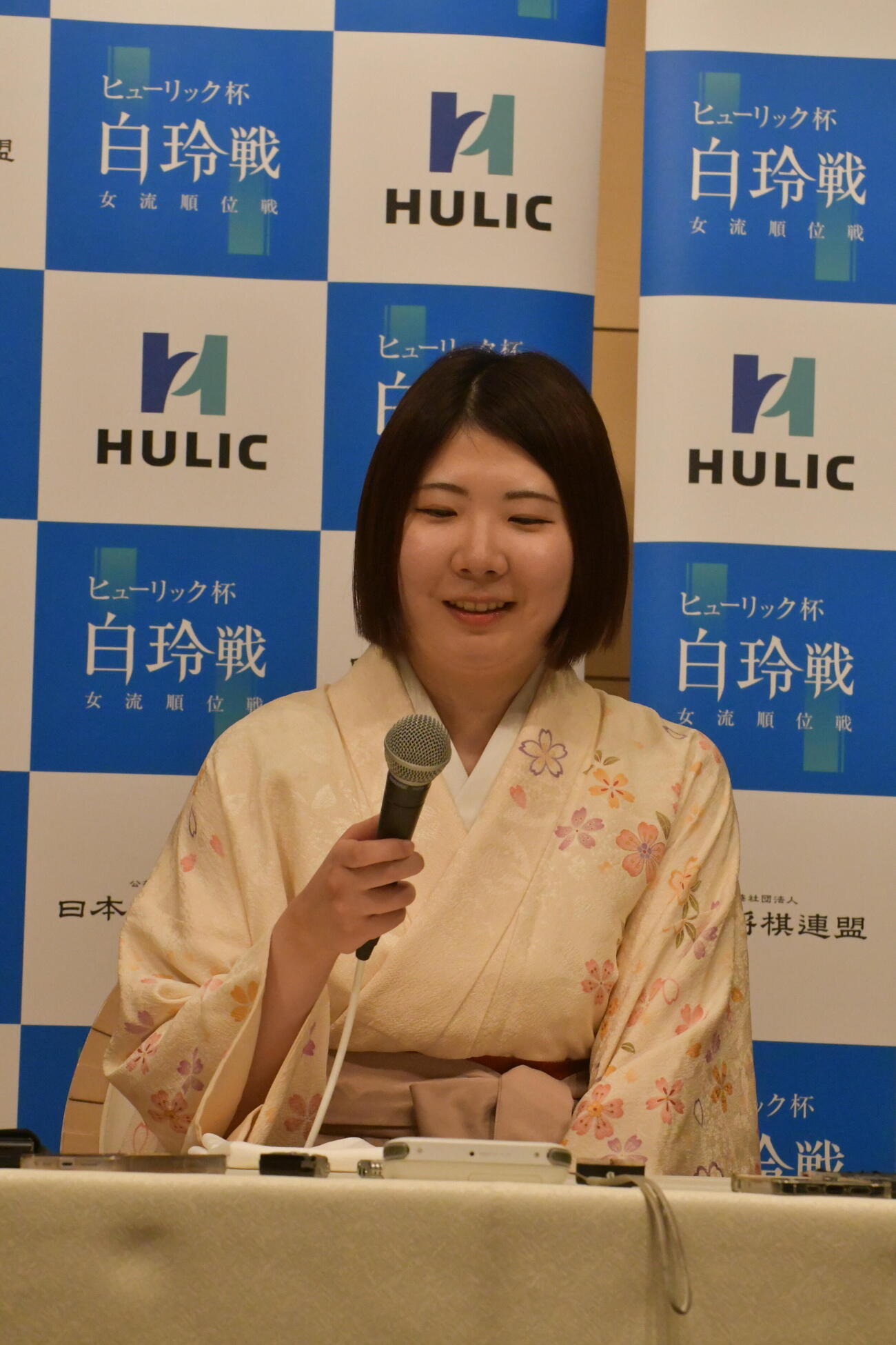 終局後の会見で改めて「棋士」への権利行使の即答を避けた西山朋佳白玲
