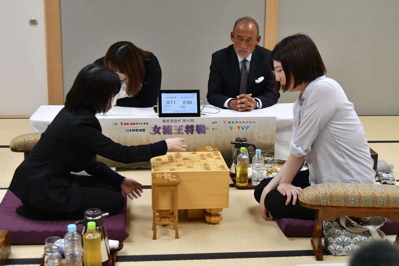 中七海女流三段の先勝で迎えた女流王将戦3番勝負第2局は西山朋佳女流王将（白玲・清麗・女流名人）が勝ってタイに追いつく