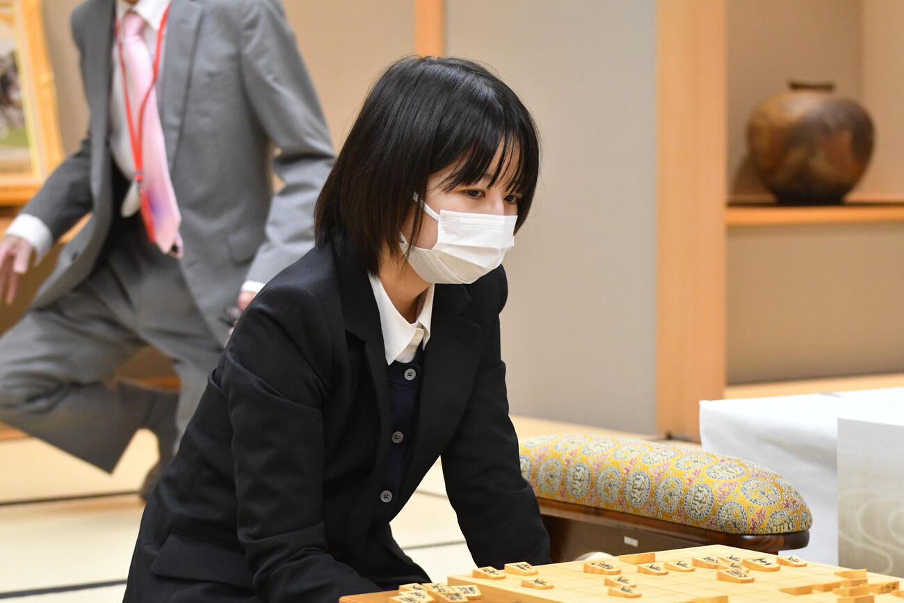 先勝しながら敗れて初のタイトル獲得は第3局以降に持ち越された中七海女流三段