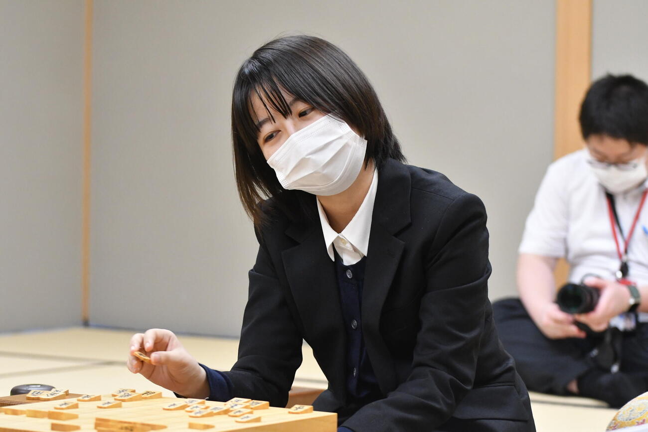 先勝しながら敗れて初のタイトル獲得は第3局以降に持ち越された中七海女流三段