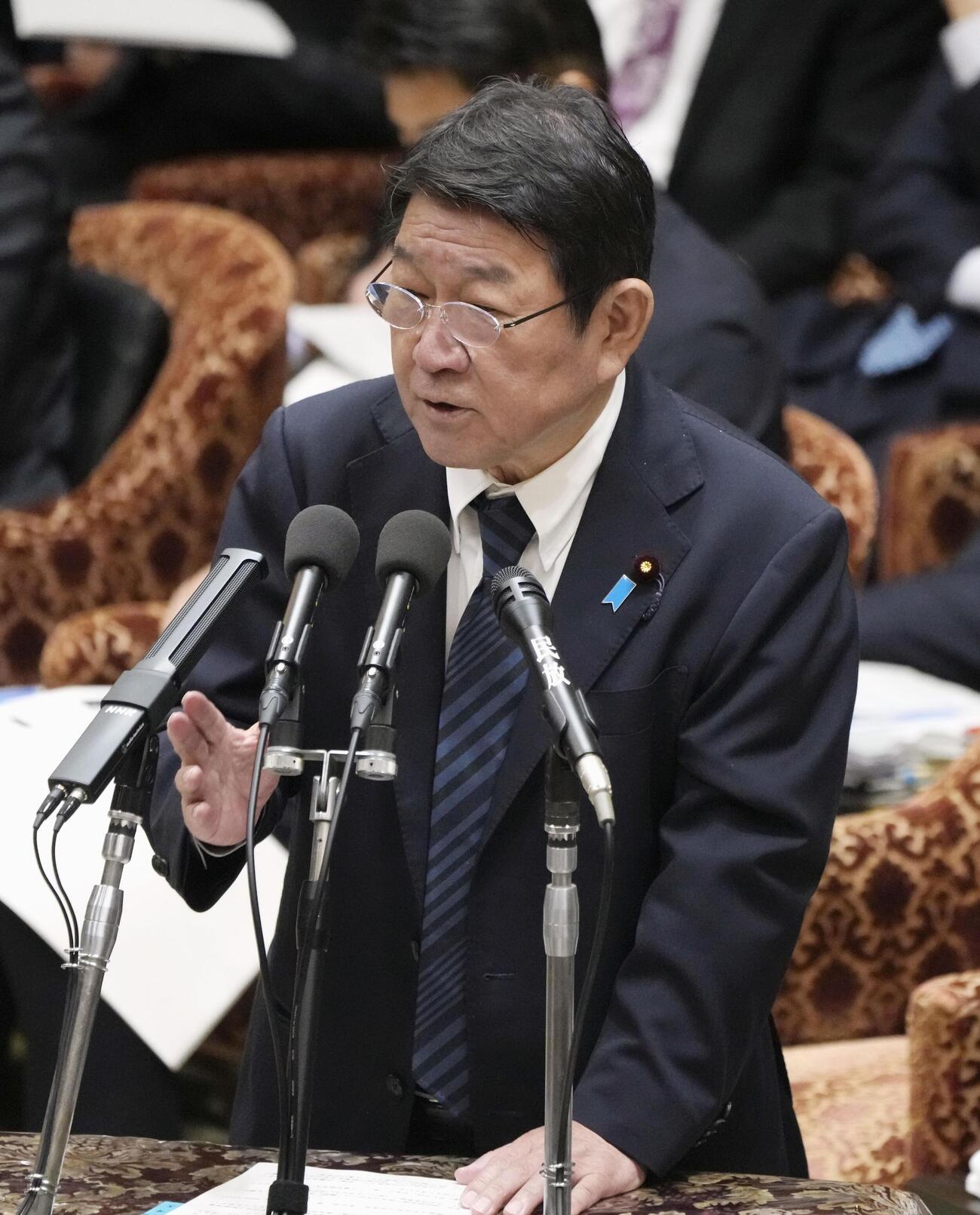 衆院予算委で答弁する茂木外相＝14日午前（共同）