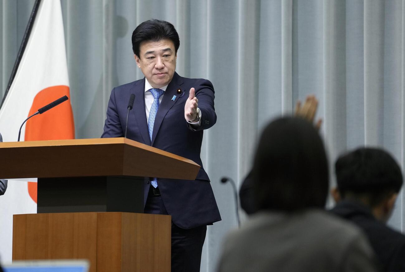 記者会見する木原官房長官＝14日午前、首相官邸（共同）
