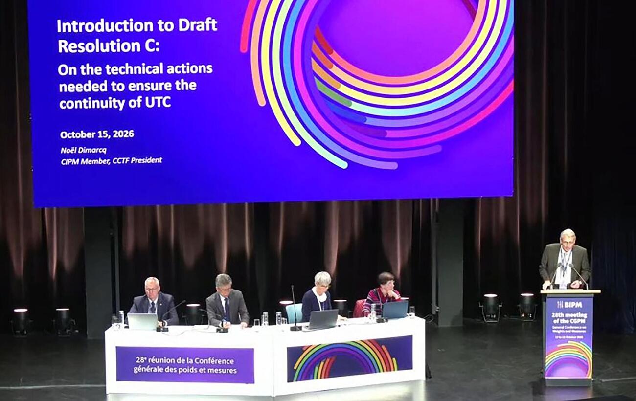 フランス開催の国際度量衡総会＝15日（ユーチューブの公式中継から）(共同)