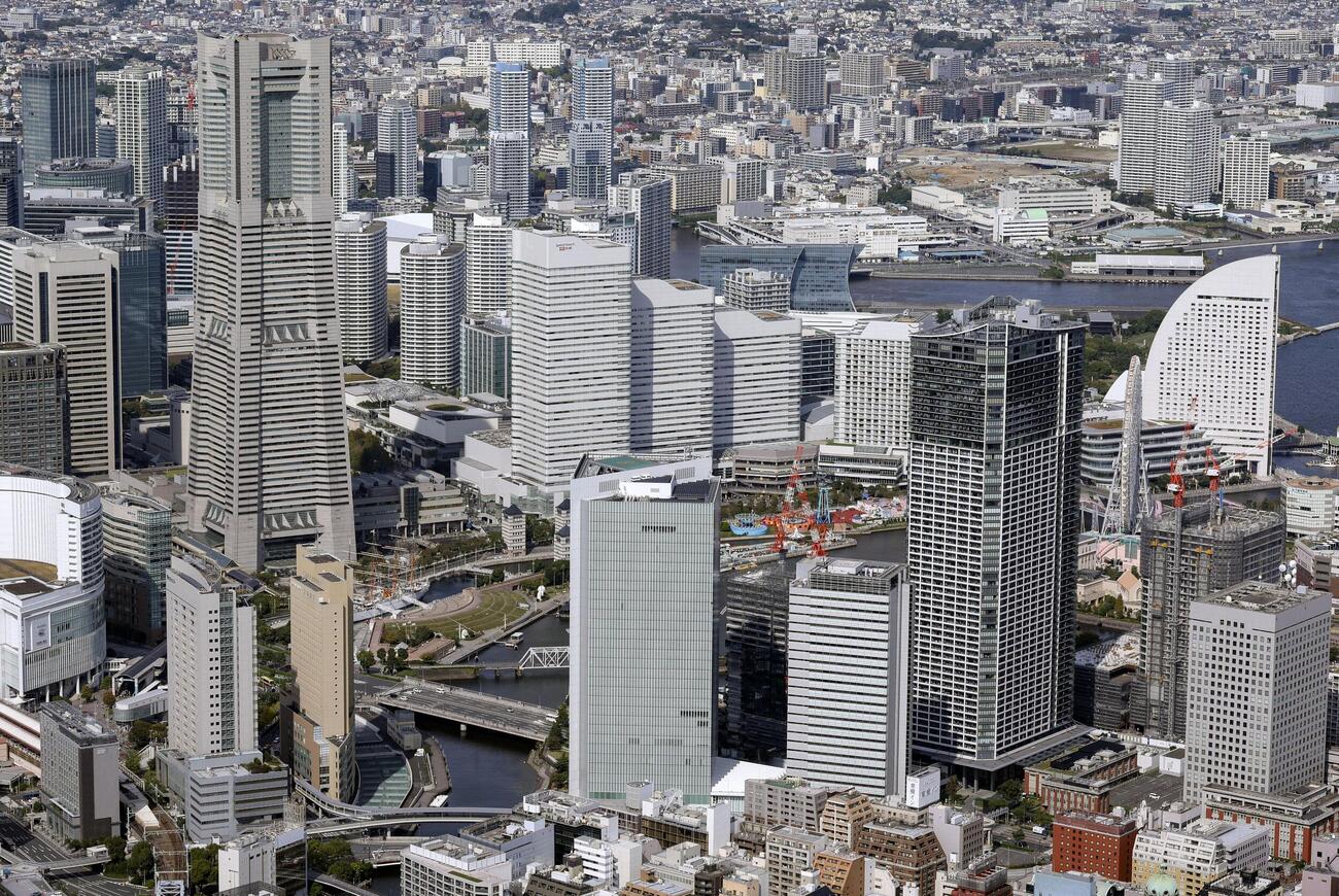 横浜市の市街地＝17日午後（共同通信社ヘリから）（共同）