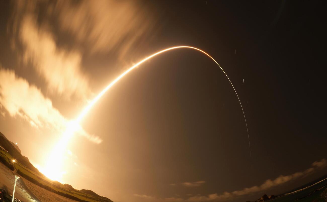 火星衛星探査計画「MMX」の探査機を載せ、鹿児島県の種子島宇宙センターから打ち上げられるH3ロケット10号機。探査機を予定の軌道に投入し、打ち上げは成功した（魚眼レンズ使用）（共同）