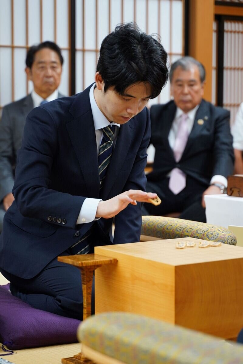 6連覇に向けてシリーズ序盤を連勝で乗り切りたい藤井聡太竜王（日本将棋連盟提供）
