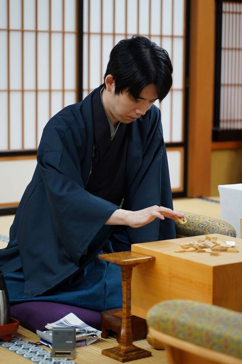 6連覇に向けてシリーズ序盤で連勝を目指す藤井聡太竜王（日本将棋連盟提供）