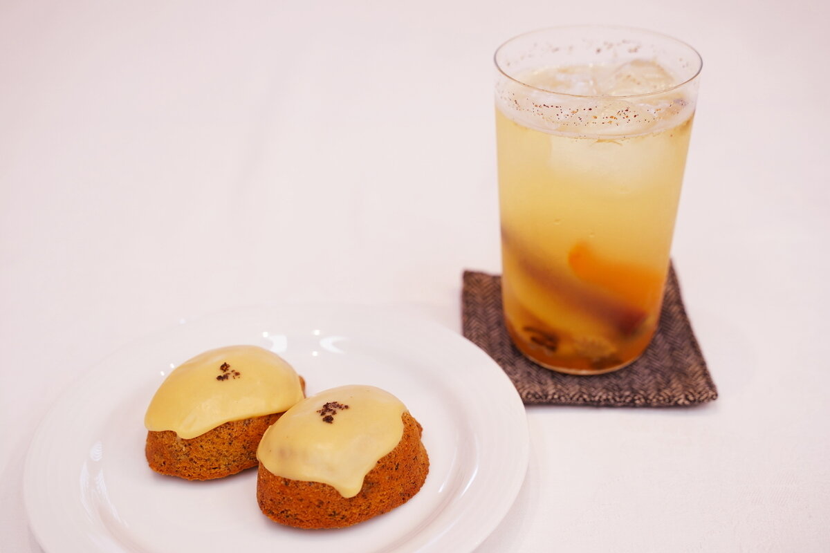 藤井聡太竜王の2日目午後のおやつは「三島和紅茶のレモンケーキ」と「クラフトコーラ」（日本将棋連盟提供）
