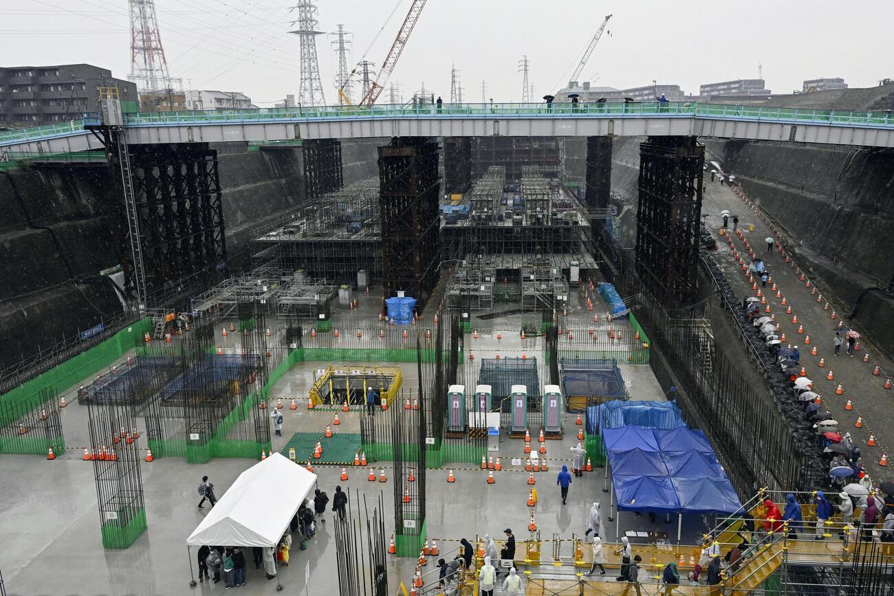 建設が進むリニア中央新幹線の神奈川県駅（仮称）の工事現場（共同）