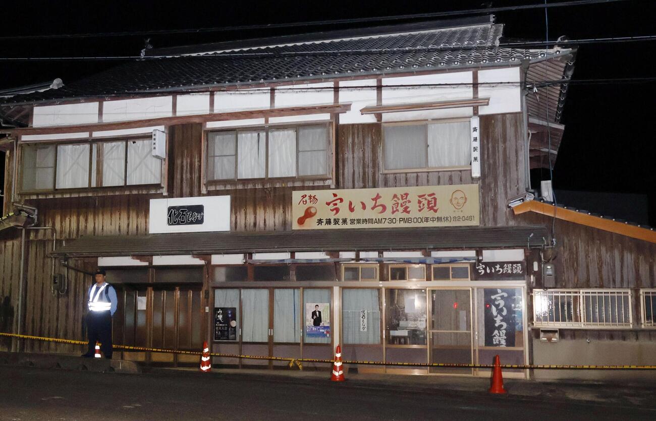 経営者の男性が亡くなる事件のあった山口県美祢市の製菓店兼住宅＝8月（共同）