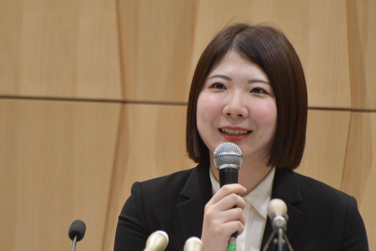 将棋界で女性初の棋士として来年4月から活動することを明らかにした西山朋佳女流4冠