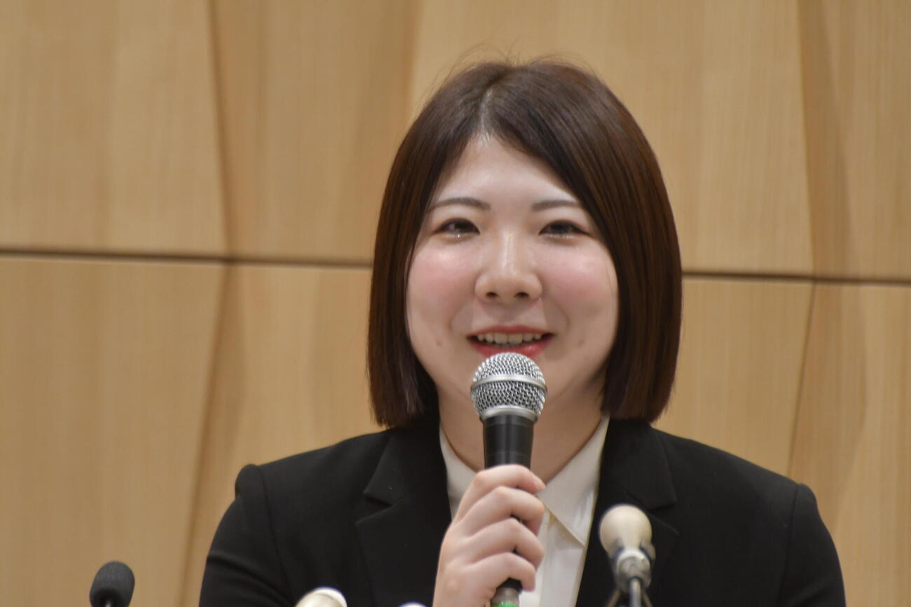 将棋界で女性初の棋士として来年4月から活動することを明らかにした西山朋佳女流4冠