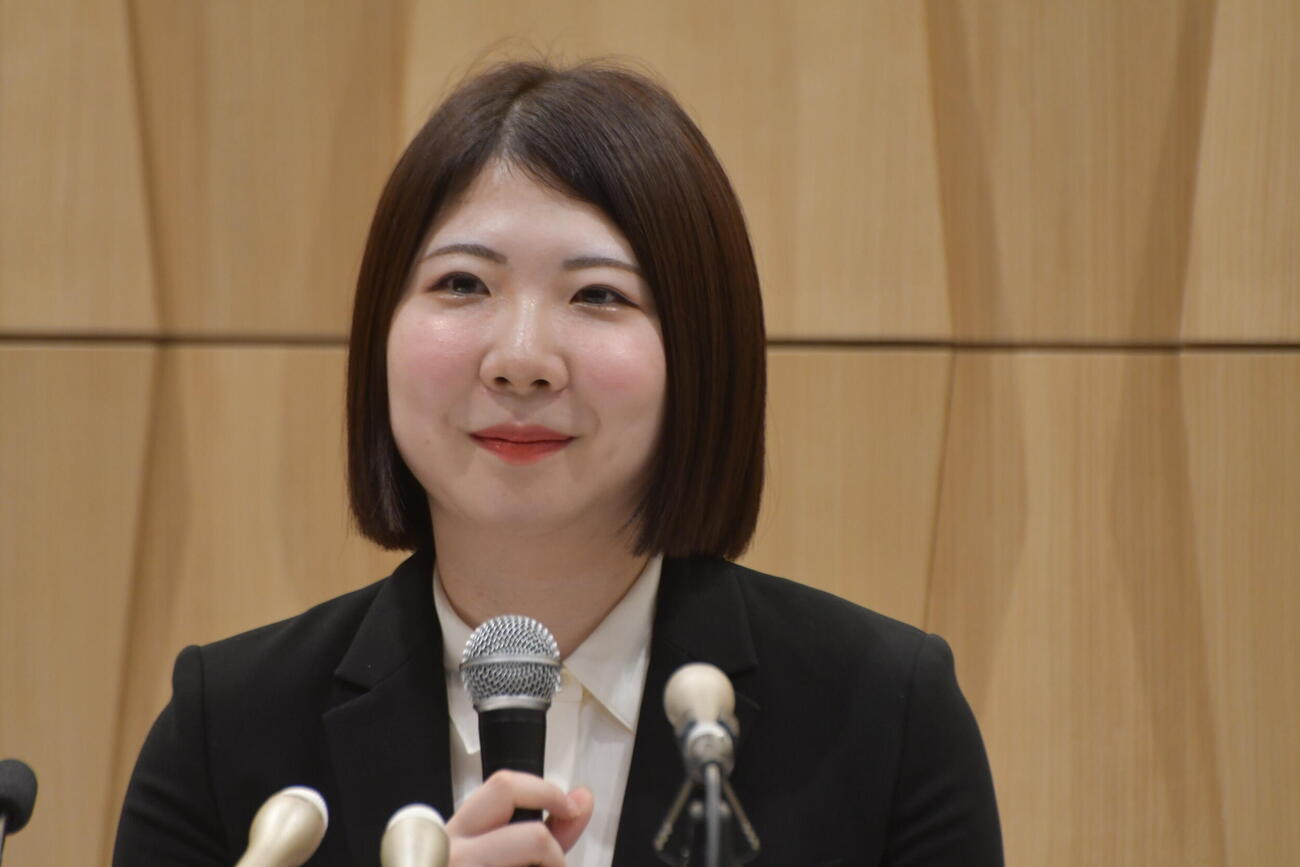 将棋界で女性初の棋士として来年4月から活動することを明らかにした西山朋佳女流4冠