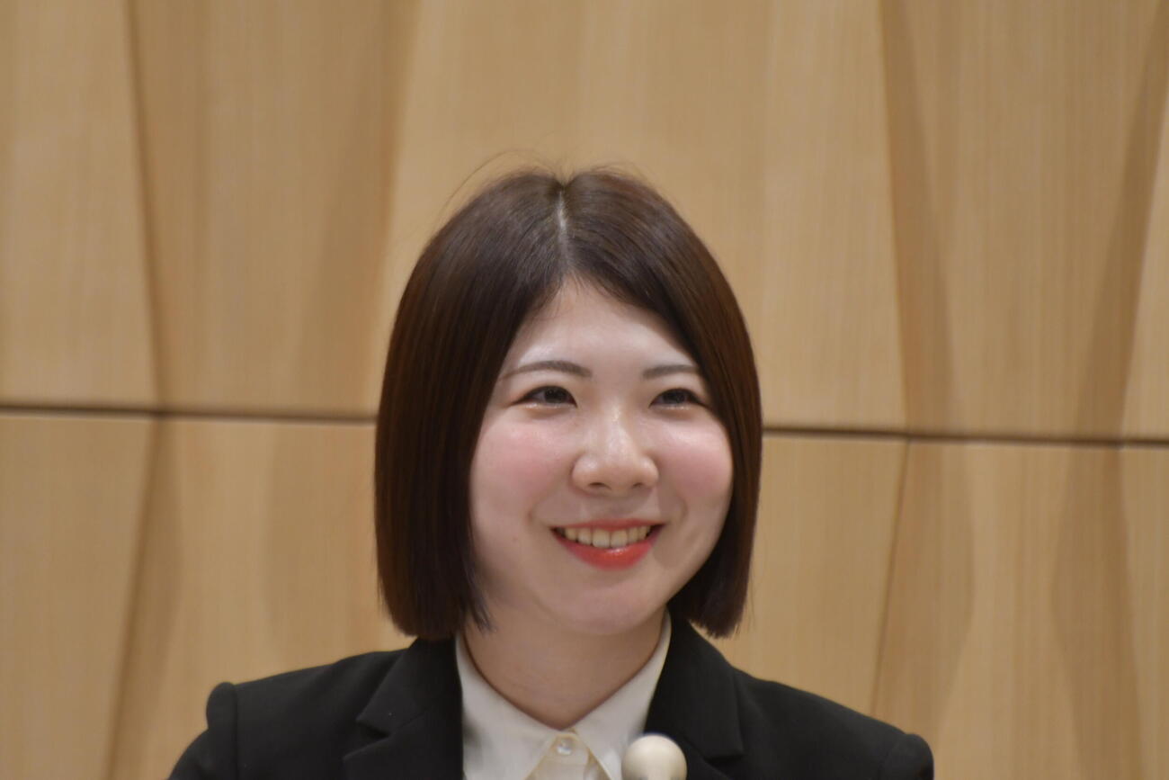 将棋界で女性初の棋士として来年4月から活動することを明らかにした西山朋佳女流4冠