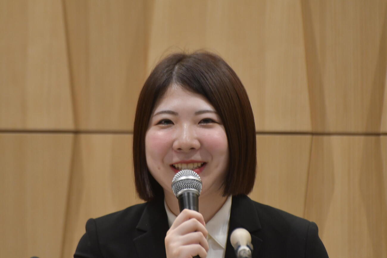 将棋界で女性初の棋士として来年4月から活動することを明らかにした西山朋佳女流4冠