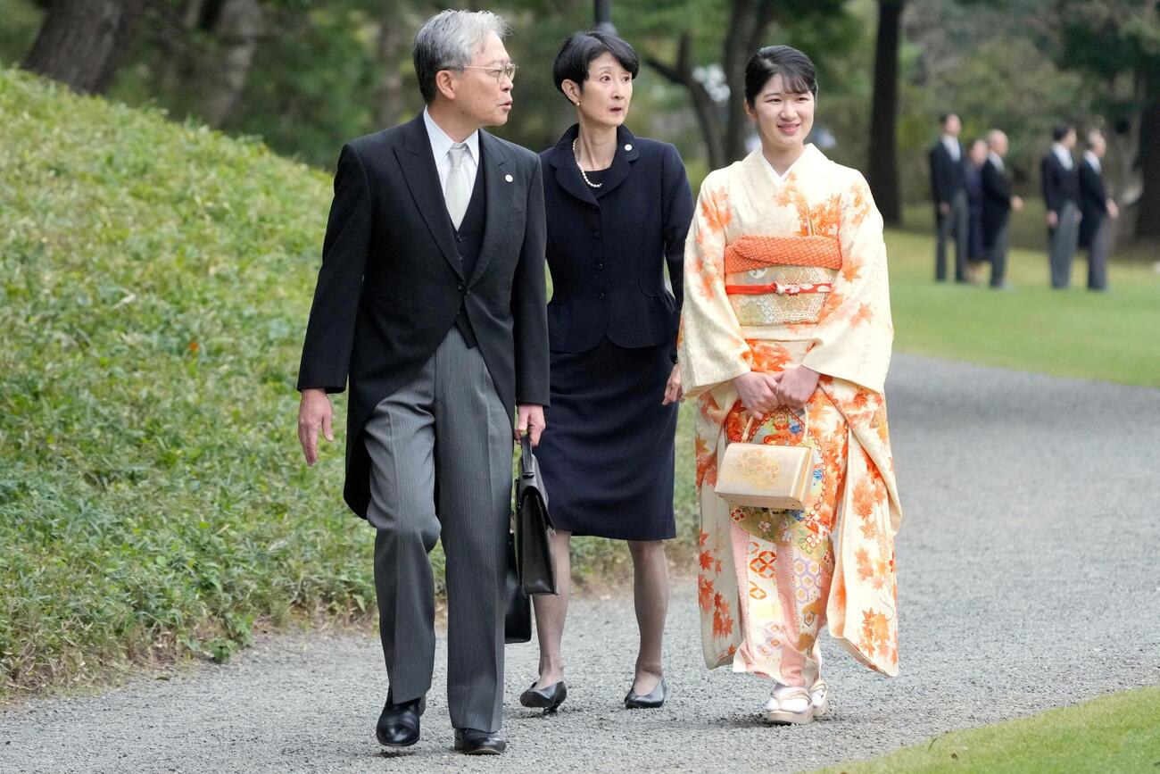 秋の園遊会に臨まれる愛子さま(ロイター)