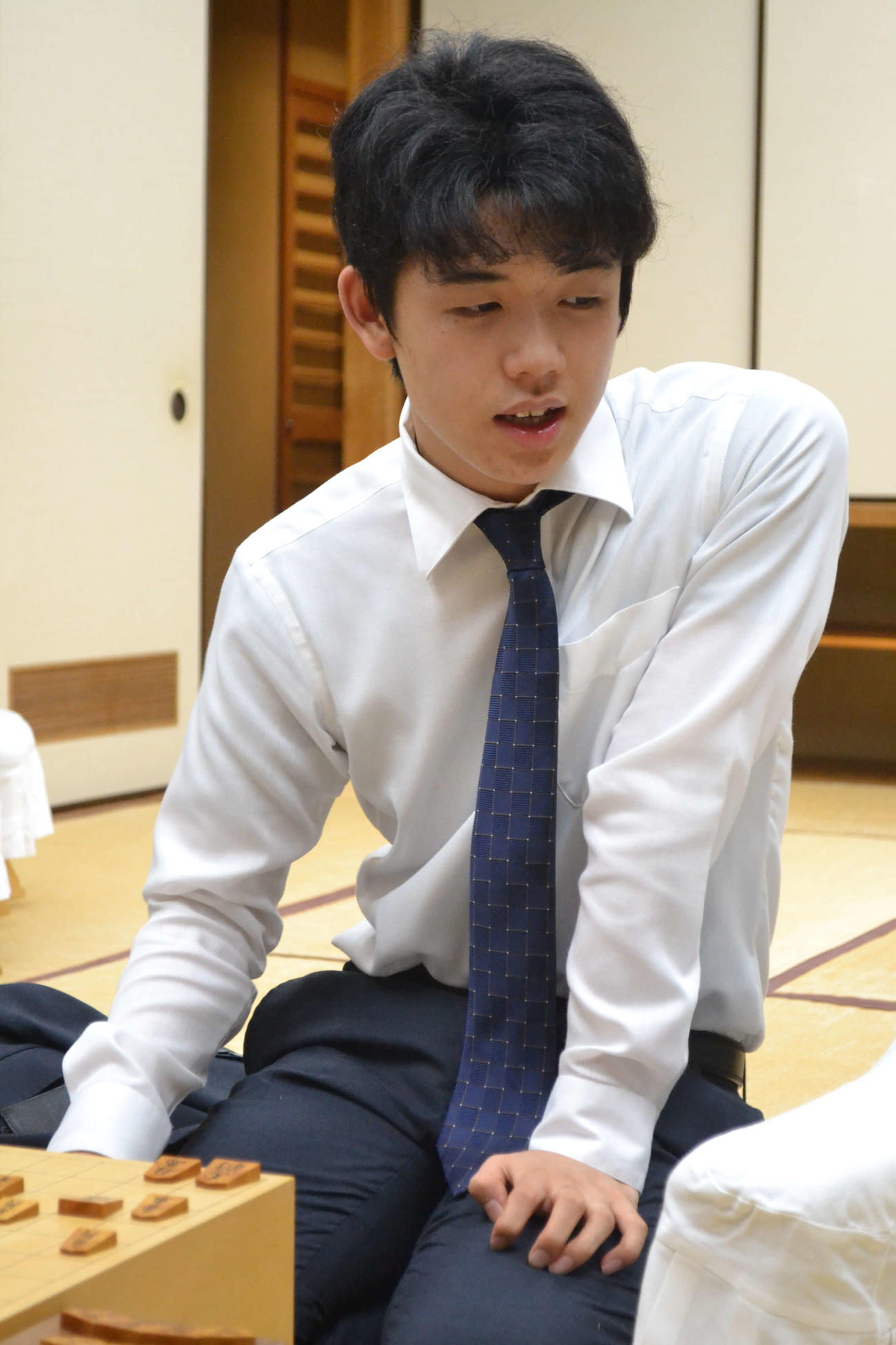 順位戦Ｃ級２組４連勝とデビュー以来、通算４０勝を挙げてインタビューに応じる藤井聡太四段