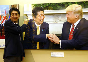 安倍首相が回顧、トランプ大統領との写真にサイン - 社会 : 日刊スポーツ