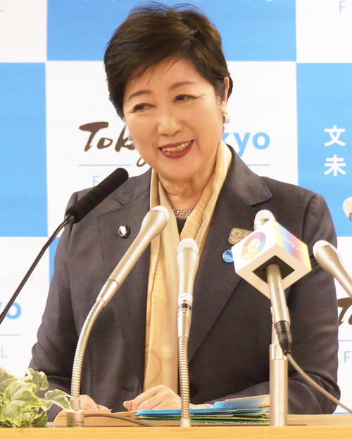 定例会見に臨む小池都知事（撮影・中山知子）