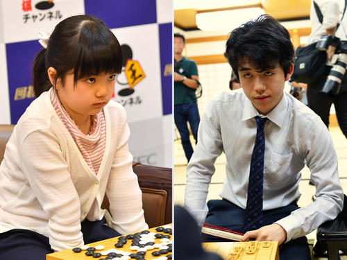 仲邑菫初段（左）と藤井七段