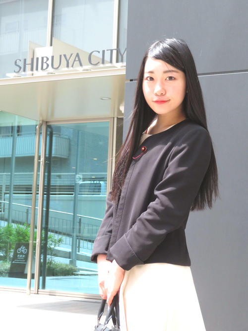 今年3月までアイドルグループ「仮面女子」で「桜雪」として活動し、この日、東京都渋谷区議として初登庁した橋本ゆき氏（撮影・近藤由美子）