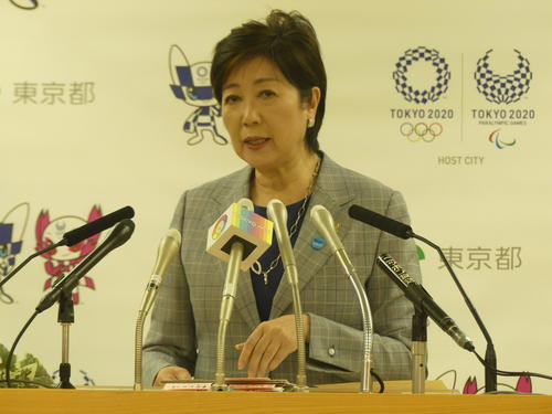 定例会見に臨む小池百合子都知事＝19年5月10日