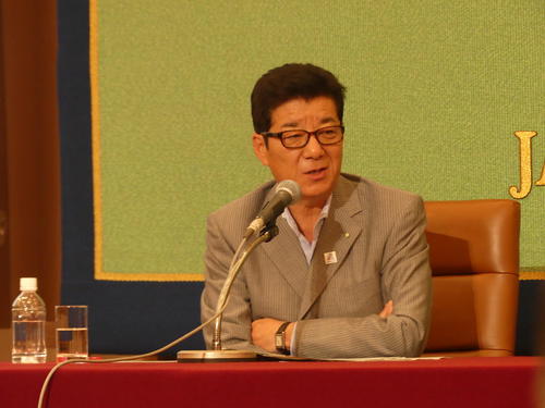 日本記者クラブで会見する大阪維新の会の松井一郎代表＝19年5月15日