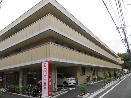 事件が発生した有料老人ホーム「サニーライフ北品川」（撮影・村上幸将）