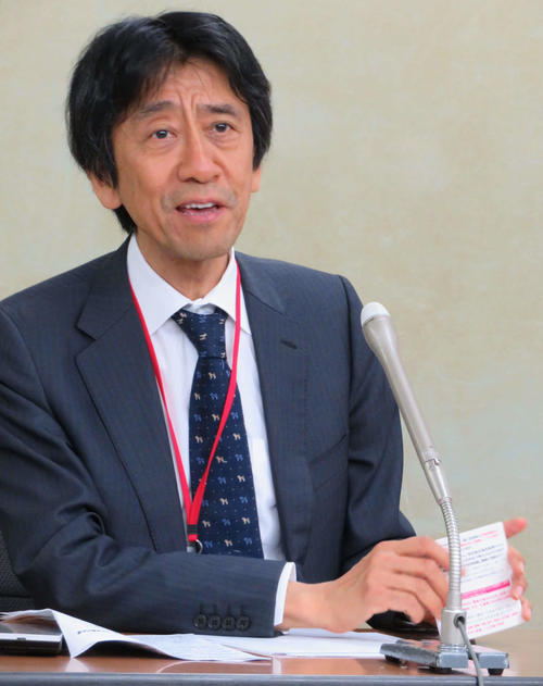 児童相談所と市町村、警察の情報の全件共有と連携しての活動を求めた要望書を提出後、厚労省で会見を開く後藤啓二弁護士（撮影・村上幸将）