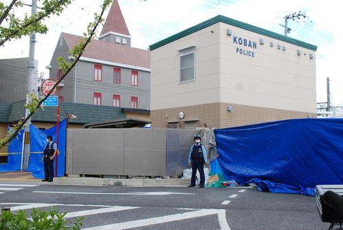 警官が刺され、拳銃が奪われた千里山交番（撮影・松浦隆司）