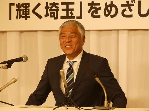 会見し、埼玉県知事選への出馬を正式表明した青島健太氏