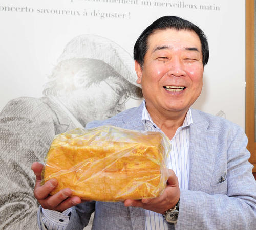 高級食パン専門店「くちどけの朝じゃなきゃ！！」をオープンしたASA用賀の井口忠寿所長（撮影・松本久）