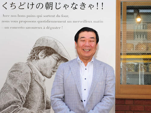 高級食パン専門店「くちどけの朝じゃなきゃ！！」をオープンしたASA用賀の井口忠寿所長（撮影・松本久）