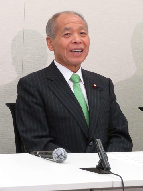 夏の参院選で日本維新の会の公認候補（比例代表）として出馬会見を行った鈴木宗男氏（撮影・近藤由美子）