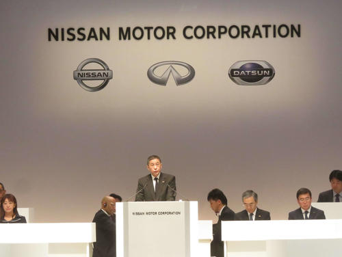 日産自動車の株主総会で株主を前に説明を行う西川広人社長兼CEO（撮影・大上悟）