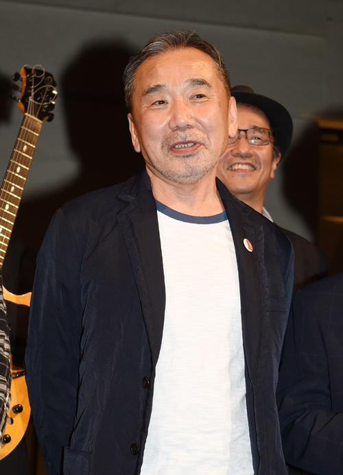 「村上RADIO」公開収録で笑顔を見せる村上春樹氏（中央）（撮影・横山健太）