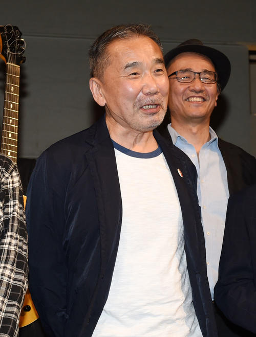 「村上RADIO」公開収録で笑顔を見せる村上春樹氏（中央）（撮影・横山健太）