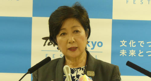 定例会見に臨む小池百合子都知事