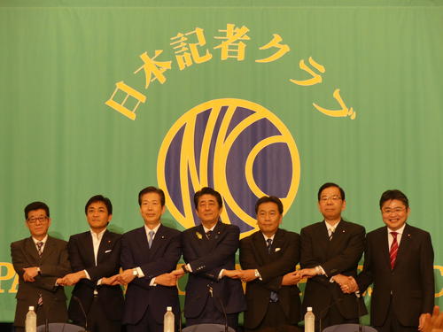 日本記者クラブで党首討論に臨んだ左から松井一郎、玉木雄一郎、山口那津男、安倍晋三、枝野幸男、志位和夫、吉川元各氏