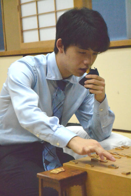 第69期大阪王将杯王将戦2次予選1回戦で佐藤康光九段を下した藤井聡太七段