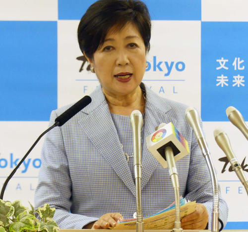 定例会見に臨む小池百合子都知事